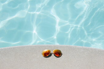 5 Schritte, um Ihr Poolwasser sauber zu halten